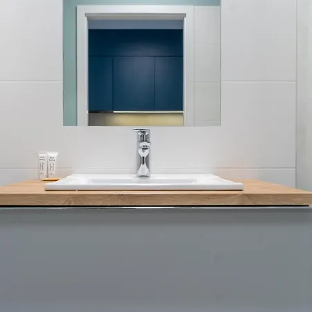 Business Deluxe By Bookinghost