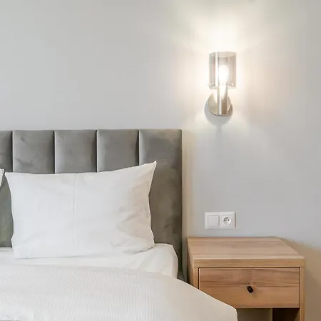 Business Deluxe By Bookinghost