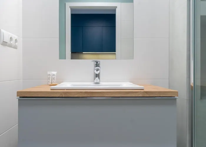 Business Deluxe By Bookinghost